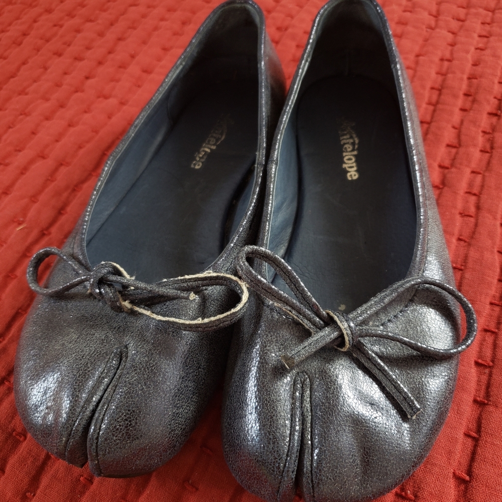 Leather metallic tabi ballet flats